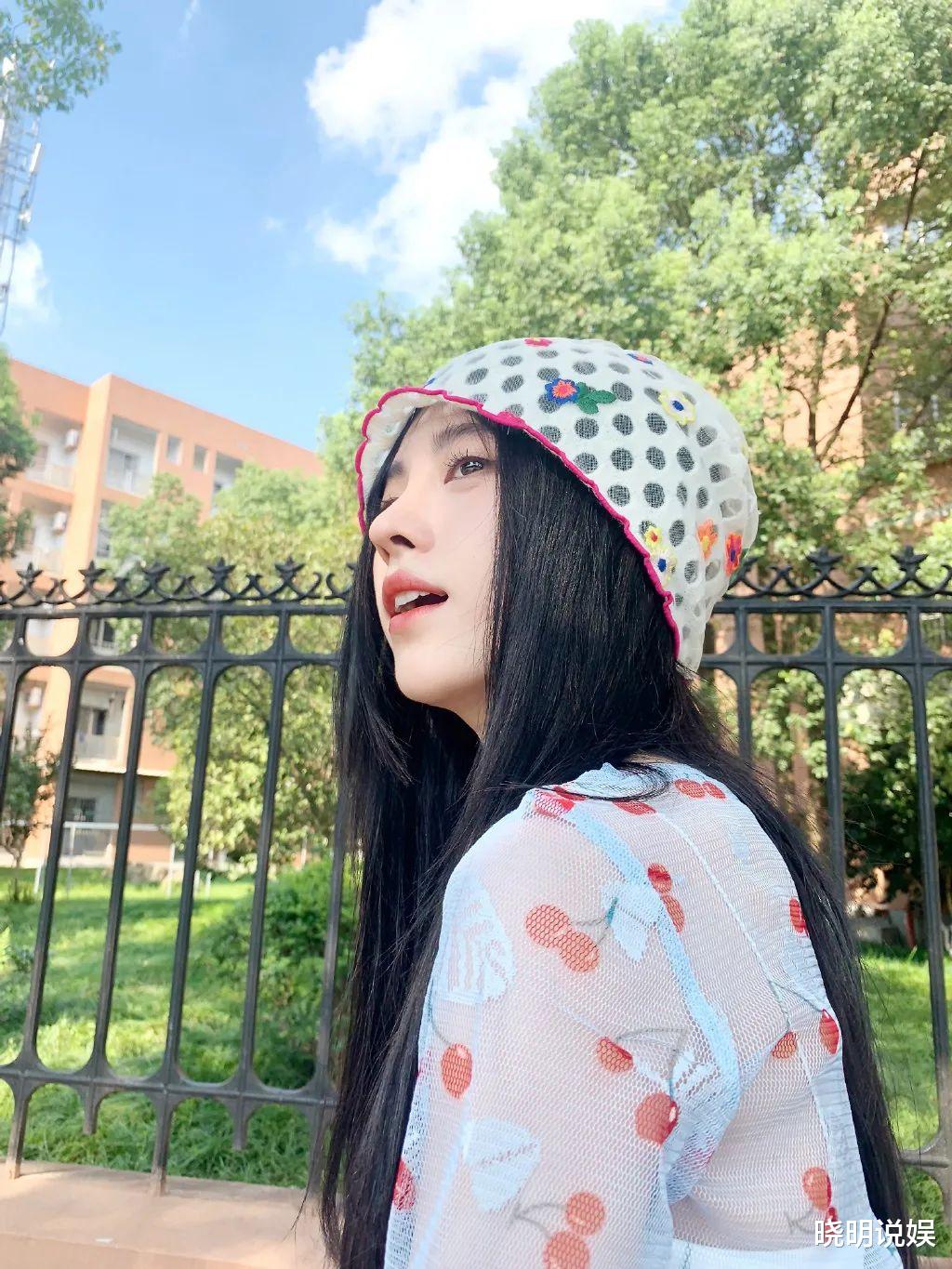 鞠婧祎|鞠婧祎户外游玩甜腻奶油肤色白的发光，透明超短裤甜系少女装扮太甜了