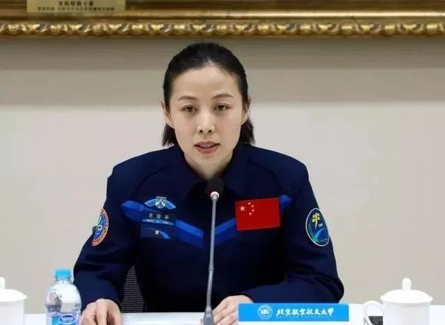 航天员 首位出舱女航天员：颜值秒杀娱界女星！