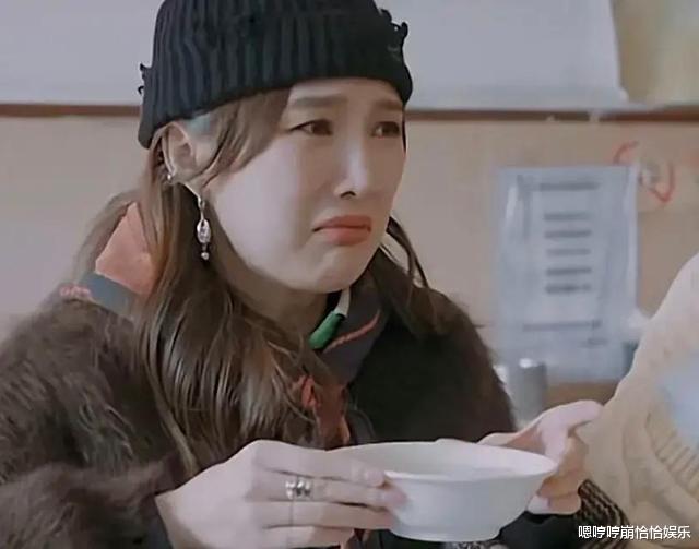 关晓彤|明星录真人秀也不容易，孟佳被邀请喝豆汁，满脸抗拒却又不能拒绝