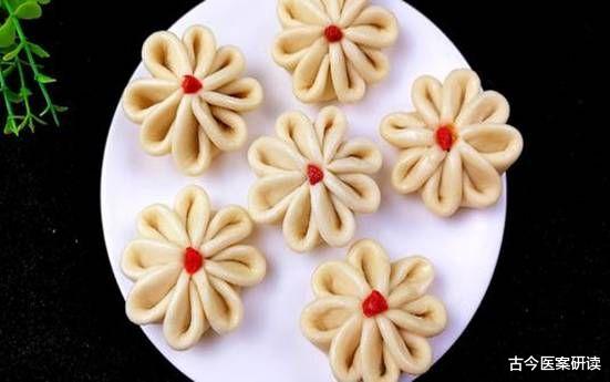 营养膳食|每天1碗面条致57岁阿姨骨折吗?医生:这种面条天天吃,骨骼早已被“掏空”