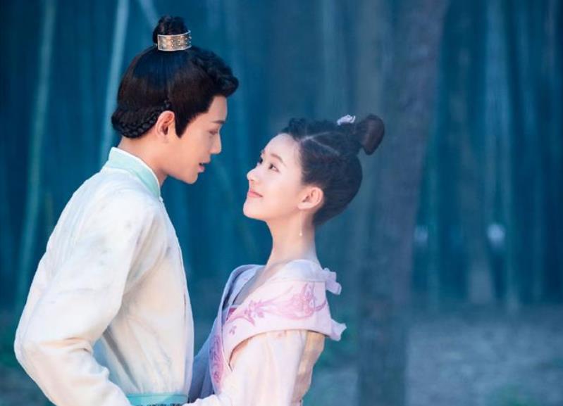 豪门|亲妈是导演，干妈也是导演，20年都没捧红他，娶妻改名后竟然火了