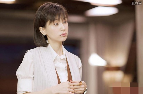 王子文|16岁的王子文照片，长发脸型头型都很棒，这颜值妥妥校花了吧？