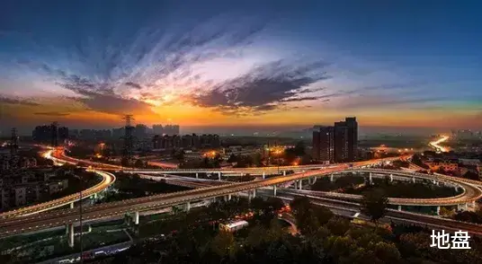 楼市|四环边精装单价9XXX元/m2，楼市爆冷还是爆热？