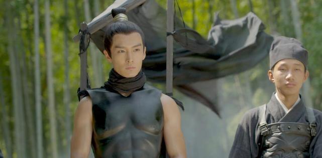 时尚百搭说 小剧组为了省钱有多拼？用枸杞当血包，把树林喷白充当雪景