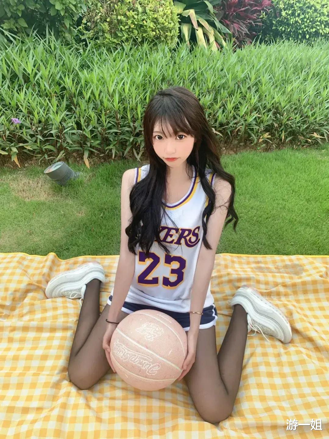 游一姐 刚踏进社会的女大学生自述：情人背着我和前任小三生儿子