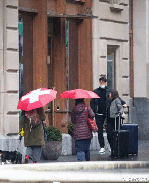 情侣|D社开年情侣来了,女团成员和球星瑞士约会照曝光,网友却很失望