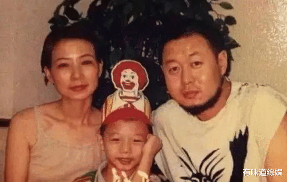 霍尊|有种“整容”叫霍尊，头发剪短后判若两人，网友：早这样早火了