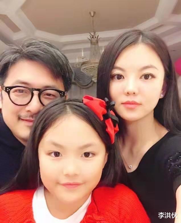 王岳伦|王岳伦又被拍到和年轻女子同回酒店，李湘还会再次力挺他吗？