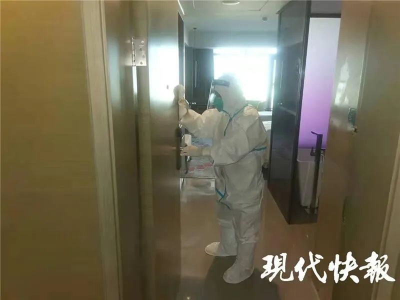 南京机场 一名南京禄口机场消杀人员的战疫：11天暴瘦十几斤