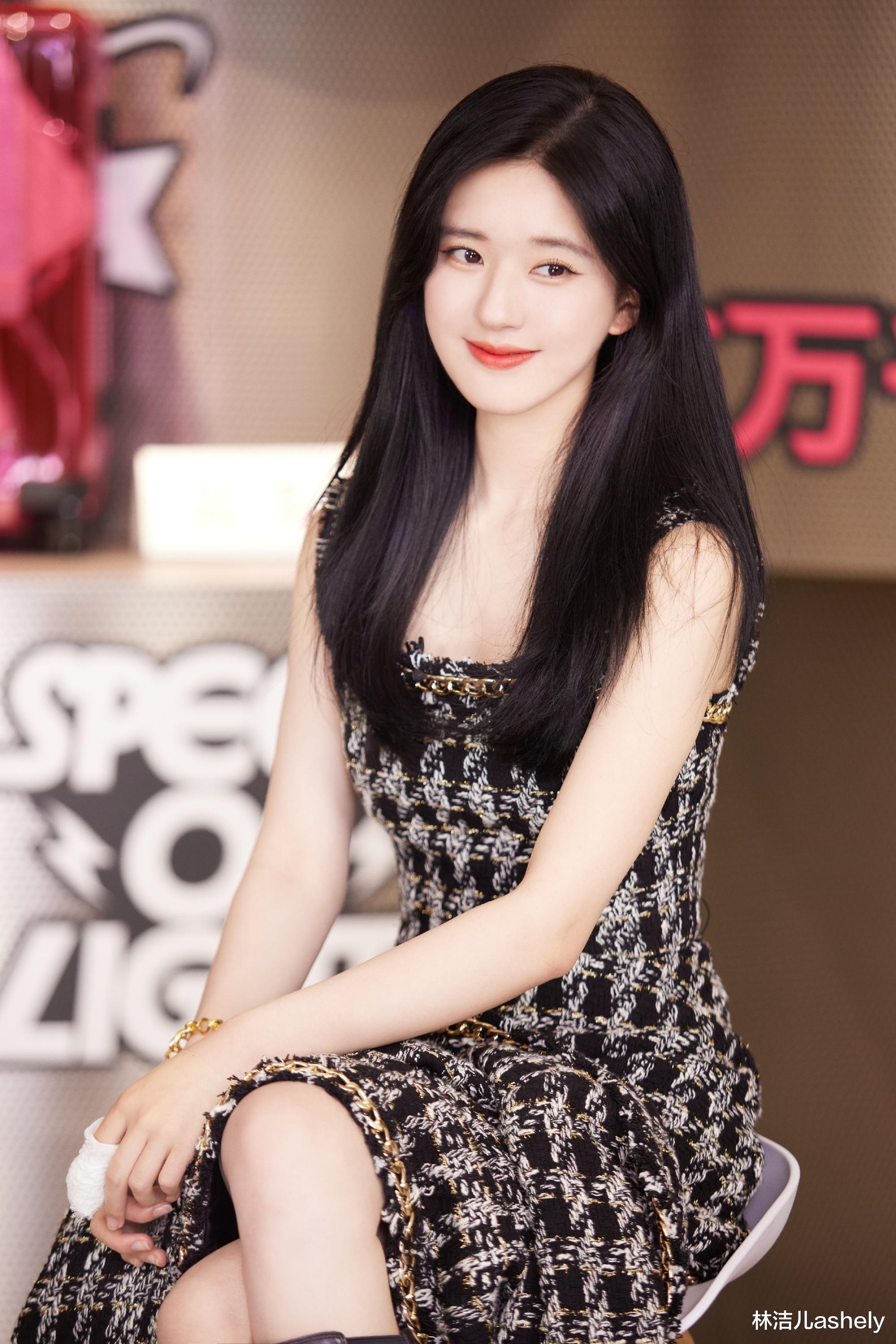 香蕉|韩素希的纯欲眼妆清纯又撩人，赵露思画同款更显甜美俏皮，太好看