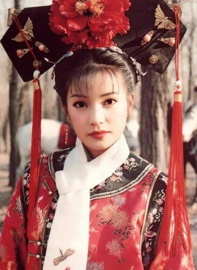 赵薇|被张哲瀚牵扯的老板赵薇，曾穿日本军旗走秀，员工出事后发文表明立场