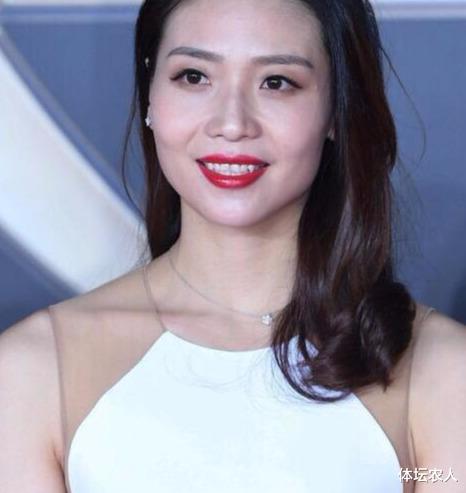 女排|女排富二代太低调，身价亿万不炫富不开豪车，比男足肯吃苦