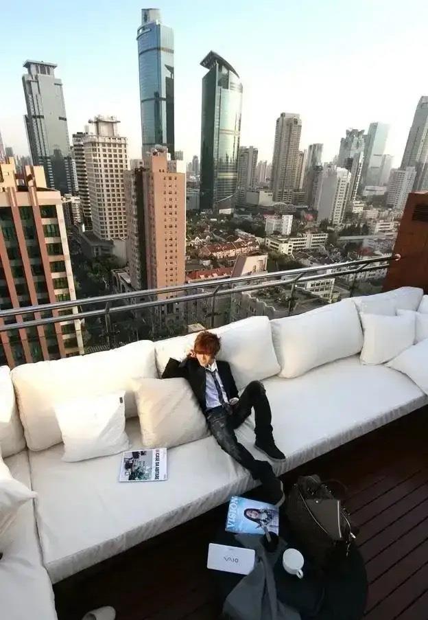 郭敬明|他被爆抄袭门后，很少在公众场合露面了，毕竟这不是什么光彩的事