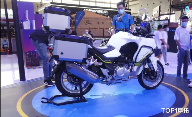 案件通报 力帆KPT400另辟蹊径 休旅车当中的SUV 却撞脸哈雷泛美