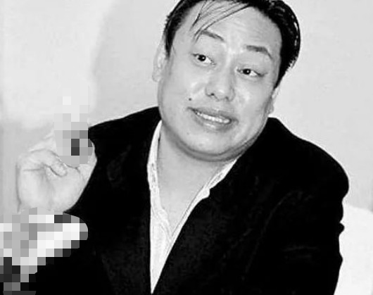 肖浩飞白|罗兆辉:27岁身价过10亿,自曝与9位女星有染,47岁猝死东莞