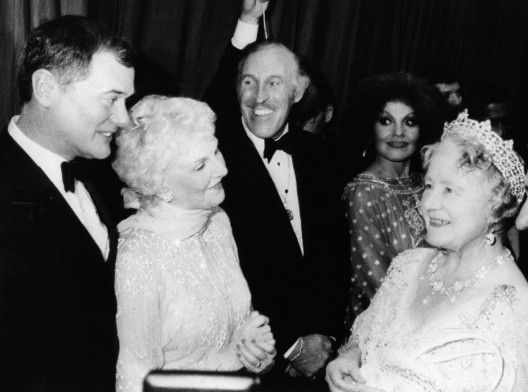 英国|英女王母亲102岁去世，没能阻止卡米拉进门，将大半遗产留给哈里