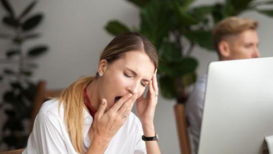 绝经|失眠的“祸首”现身，提醒：忌嘴3物，或养心安神，沾床就睡