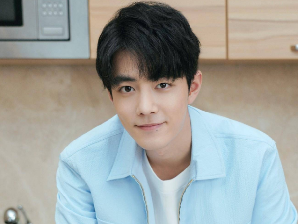 007之无暇赴死|肖战拿下代言，“文盲”粉丝却买错热搜？网友：品牌方要哭了