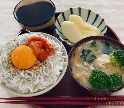 日本 日本老人晒“极简晚餐”，中国网友：虽然健康，但我一口也吃不下