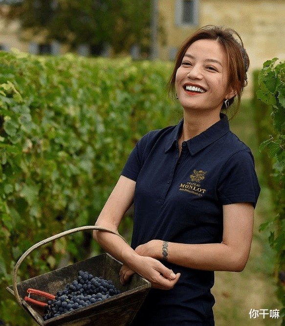 赵薇|44岁赵薇未修图曝光，皱纹和眼袋真要命，感觉医美都救不了