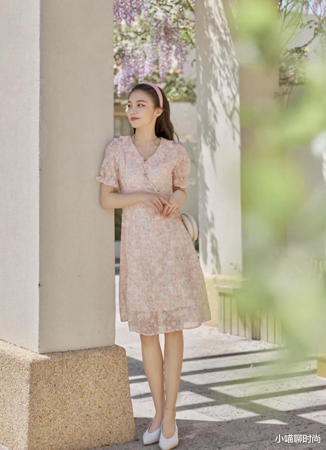 小喵聊时尚|夏天怎么能少得了一条碎花裙，送你4个高级“穿搭思路”，真洋气