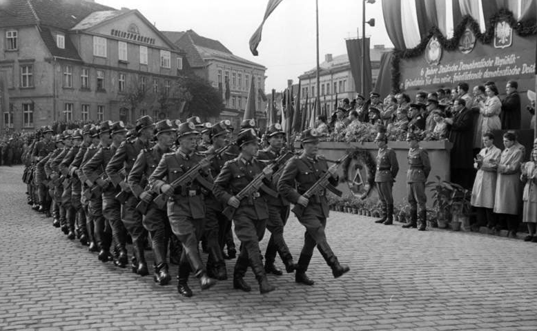 越战|越战中的二战装备：Stg44露脸，12.7毫米重机枪火力凶猛