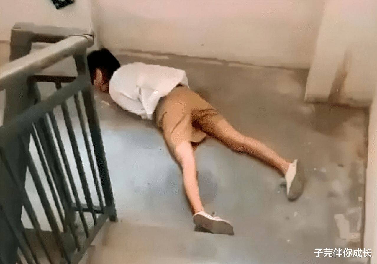 子芫伴你成长 女子醉酒倒在楼道，51岁男子背她回家，心理斗争4小时做下错事