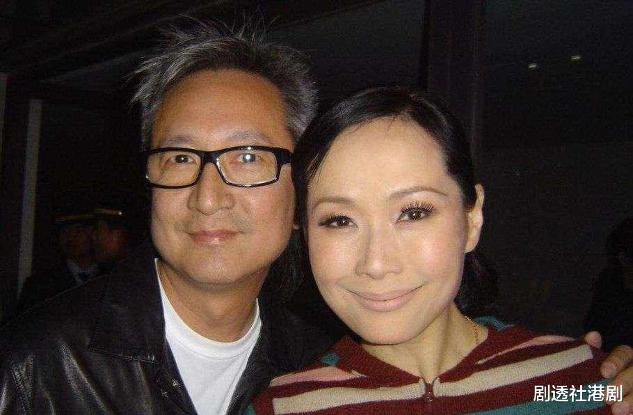 长津湖|58岁叶童罕见晒动态，吃路边摊与粉丝互动，被指瘦成纸片人