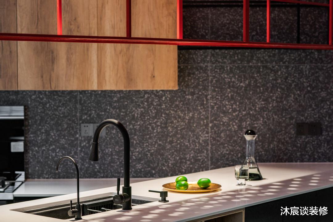 原来把“热爱”装进家是如此舒适，就算高冷范的工业风，依然有型