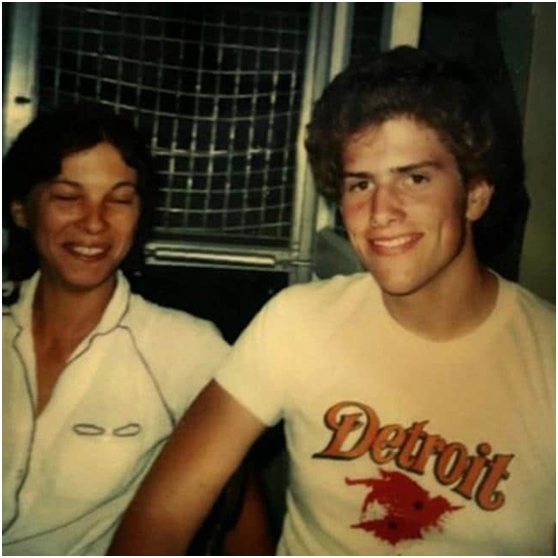 睹图 31岁女子与丈夫离婚后转身嫁给60岁公公，如今还生下一个女儿