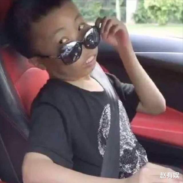 柳岩|美娇妻小腹隆起，“外星人”陈山升级当爹，前女友：造孽