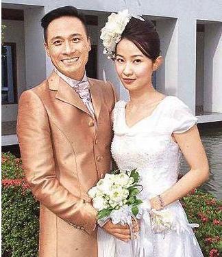 吴镇宇|吴镇宇儿子费曼近照：眼角疤痕仍触目惊心，难怪当时气得怒摔话筒