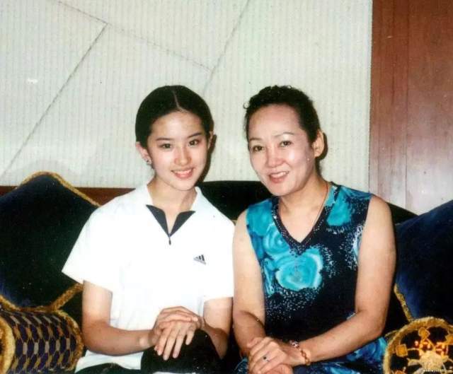 刘亦菲|刘亦菲和“干爹”陈金飞的那些事