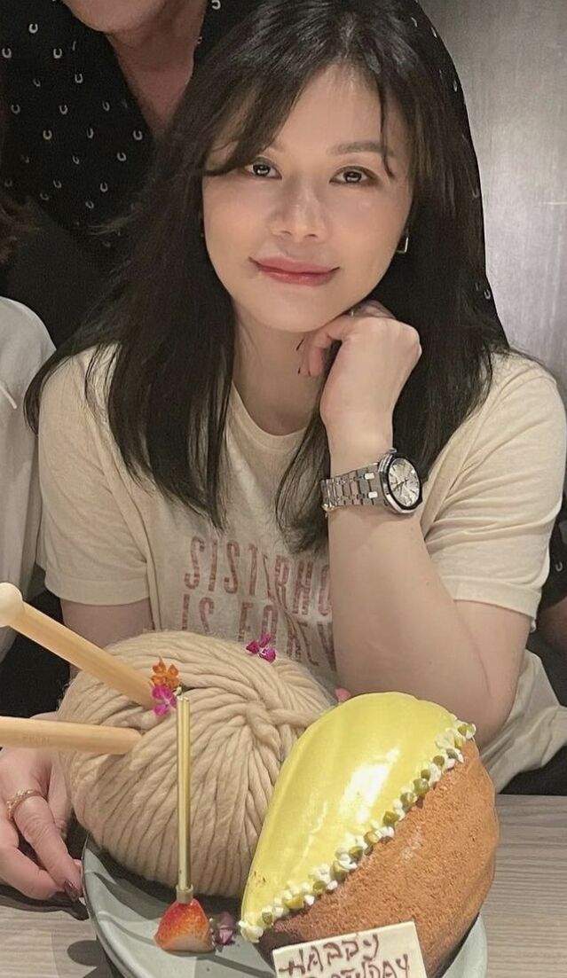 钟镇涛|68岁钟镇涛为50岁娇妻庆生！关之琳仍似女神，三人同框画面养眼