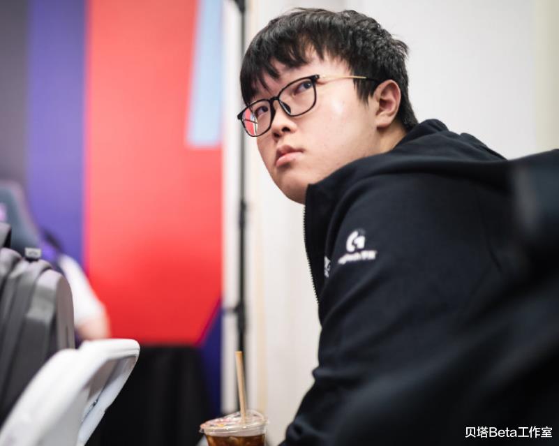 lpl|LPL又1选手减肥成功！Bin休赛期后开播，瘦到脱相！弹幕疯狂刷屏