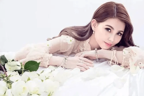 周杰伦|为了实现女主梦，几部电影赔了8个亿，周杰伦“养媳妇”有多贵？