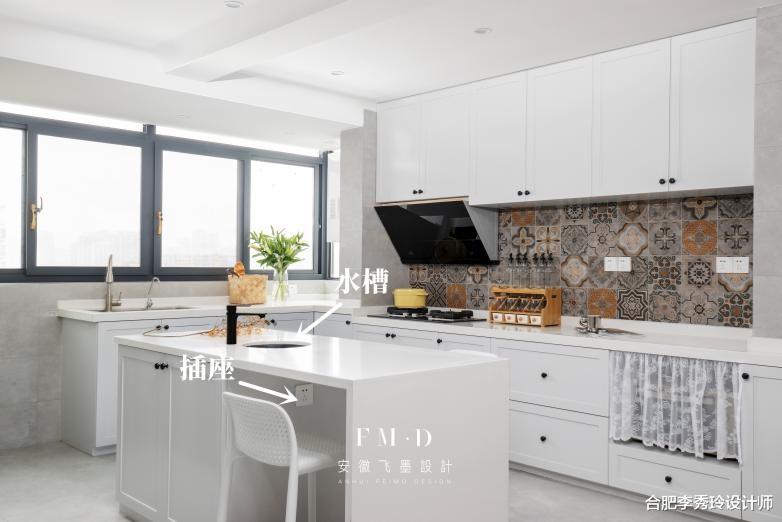 厨房面积也不小,这4个地方都能加个吧台,尝试过的人大多都满意