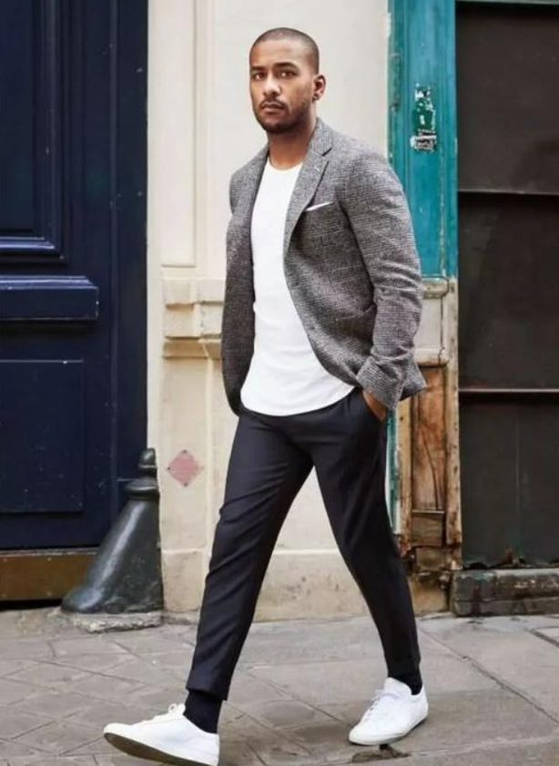 西装|50岁陈志朋瘦身成功，穿粉西装搭配“鸳鸯鞋”，帅回小虎队时代