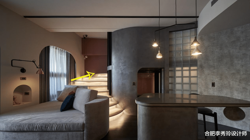 小户型想要多出一间房，沙发前移上方砌平台，拿出2㎡休闲区有了