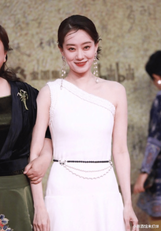 宁静|金鸡红毯太卷？宁静着装最清凉，金晨排骨胸抢镜，徐娇拍照不离场