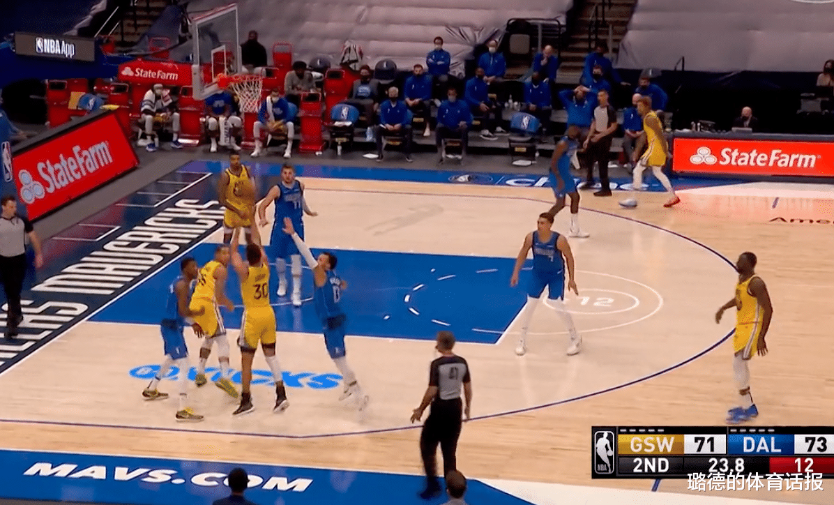 斯蒂芬·库里|100记三分，赛季首位！恭喜库里，单靠一个人根本防不住你