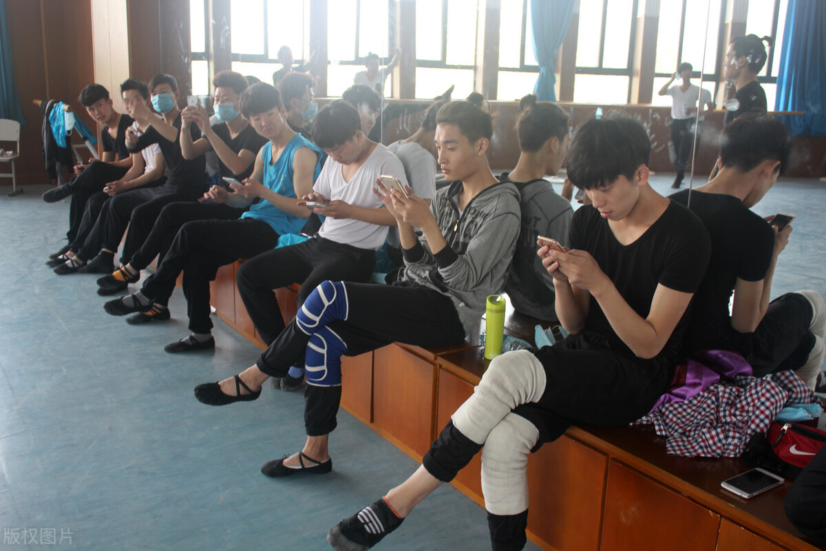 科学家 脊椎动物的祖先逃过大灭绝，成功统治地球，而人类却在摧毁这一切