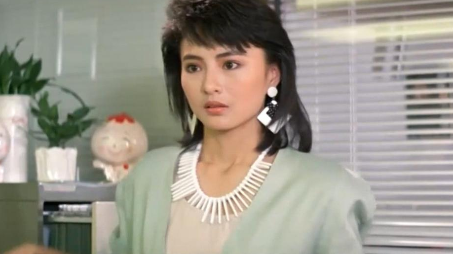 李赛凤|被丈夫曝光出轨干儿子，巅峰时期为何退出娱乐圈？最美警花李赛凤