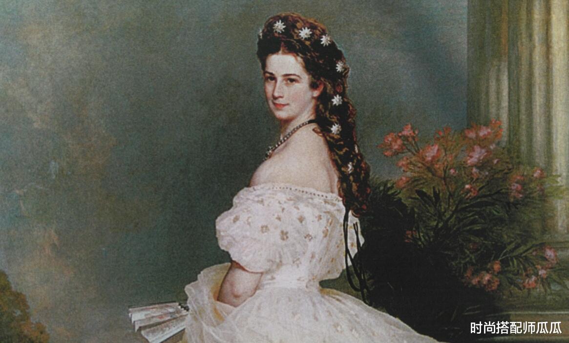 时尚搭配师瓜瓜|扔掉你的碎花裙吧！今年夏天这条“茶歇裙”火了，洋气又显瘦