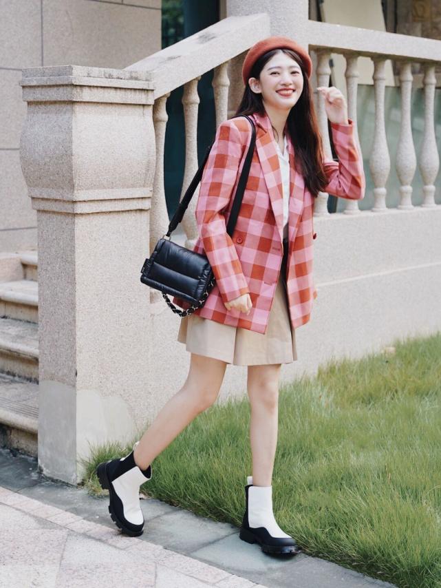 何有强 秋冬,怎么穿西服超好看?搭配上半身裙或者紧身裤,高级又洋气