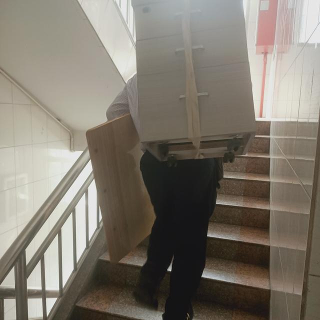 广陵|年轻人要被房租掏空？深圳租套一居室，房租占工资30%以上