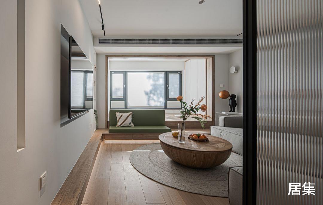 一家三口的房,采用合理的收纳,让整个室内变得美观又大气