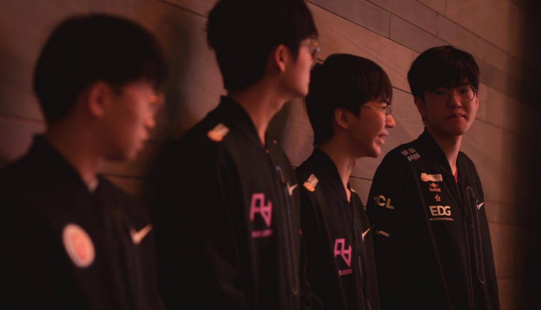 edg战队|看不起EDG才丢人！Khan开播，直言表示EDG真的很强！