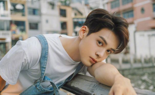 曾舜晞|曾舜晞性取向引发关注，曾透露不喜欢女生，早年聊天记录毁三观