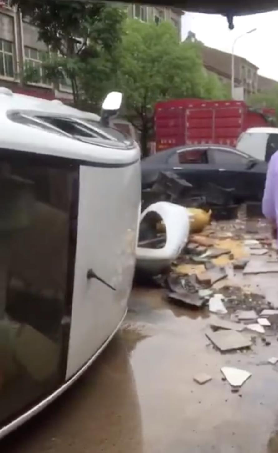 健身养生谈|紧急！湖北遭特大暴雨！房屋被淹，老人小孩困在家中……